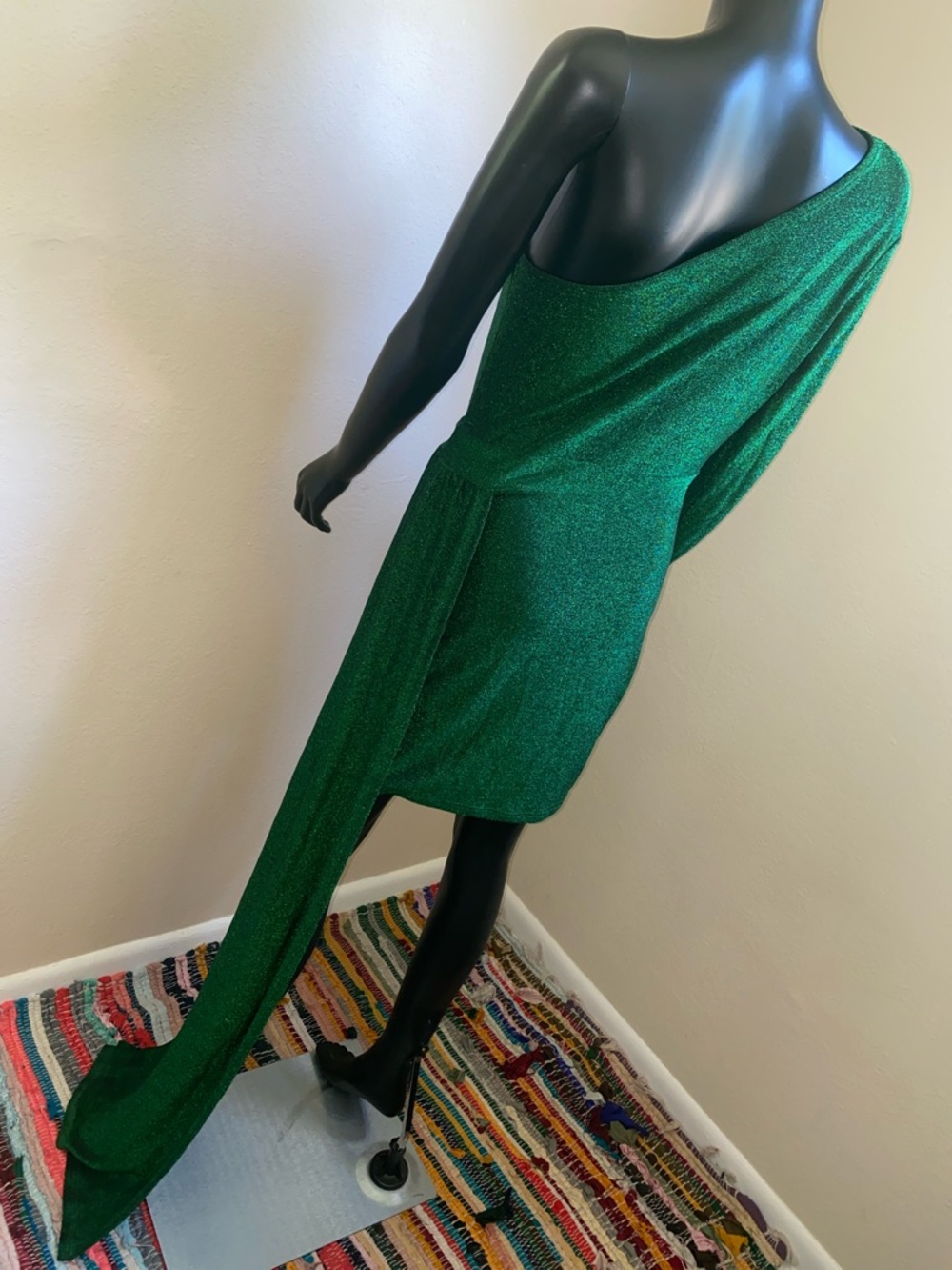 One-Shoulder Emerald Green Mini Dress with Sash - Picture 6 of 9